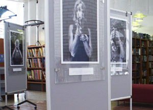 Malmin kirjastossa Kaisa Kauppilan näyttely